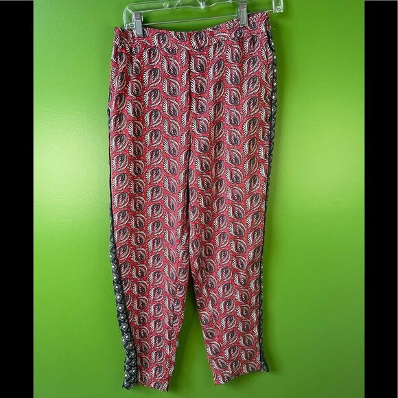 ETT:TWA by ANTHROPOLOGIE Cardiff Pants in red and navy leaf print - Picture 8 of 9